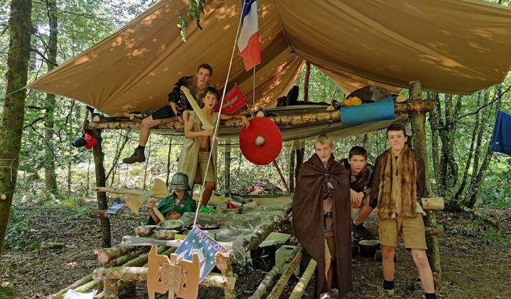 Vladimir, promo 2024, une mission solidaire avec les Scouts Unitaires de France Installation tente 720x421 - Vladimir, promo 2024, une mission solidaire avec les Scouts Unitaires de France