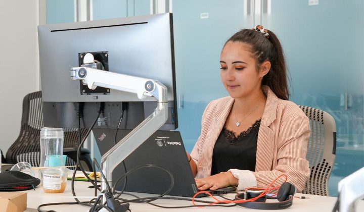 Mon alternance en tant que HR Business Partner chez Deloitte : Léa, promo 2025 EMLV Lea chez Deloitte 720x420 - Mon alternance en tant que HR Business Partner chez Deloitte : Léa, promo 2025
